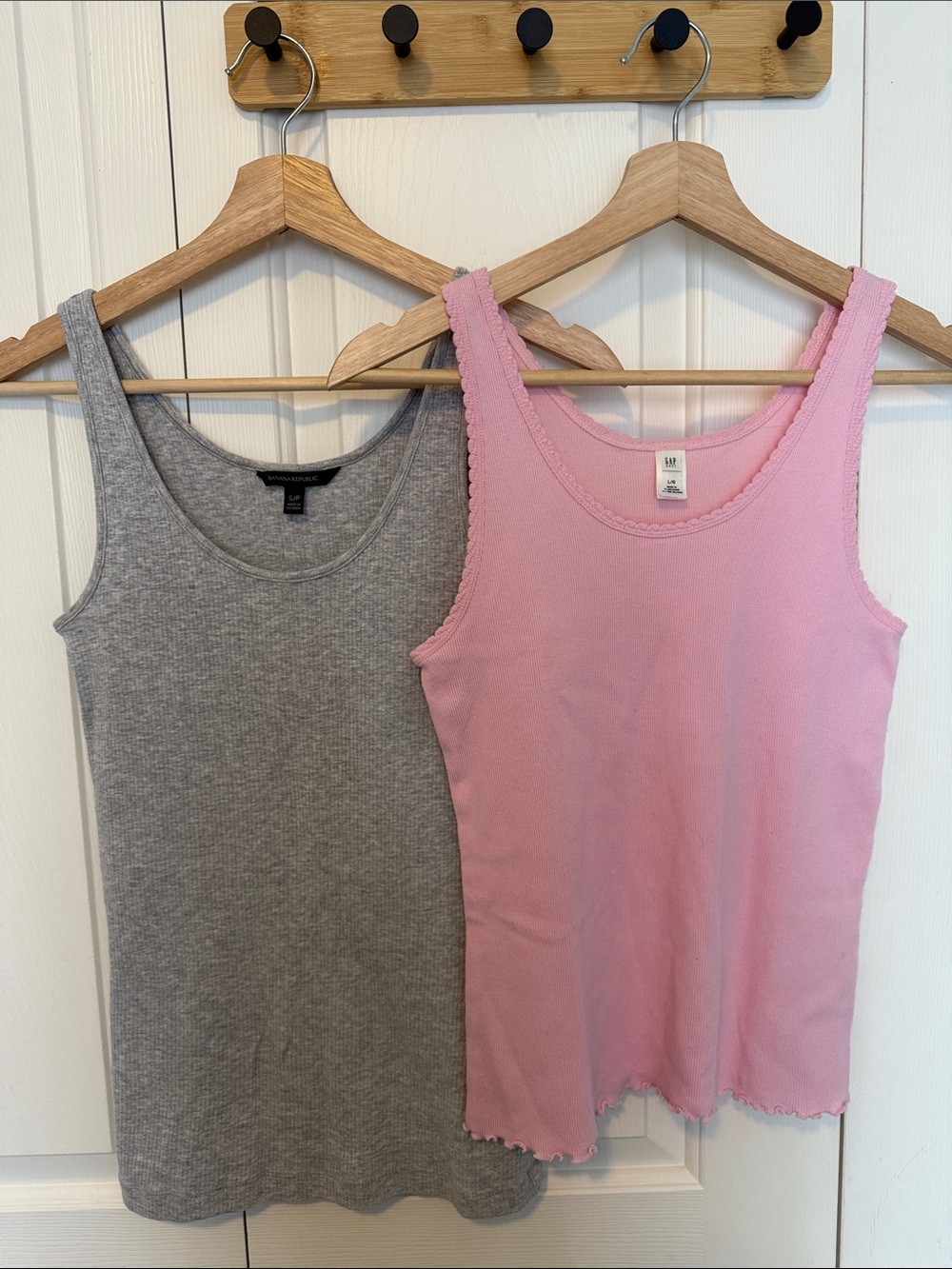 🌸Banana Republic Light Gray Ribbed Tank Top